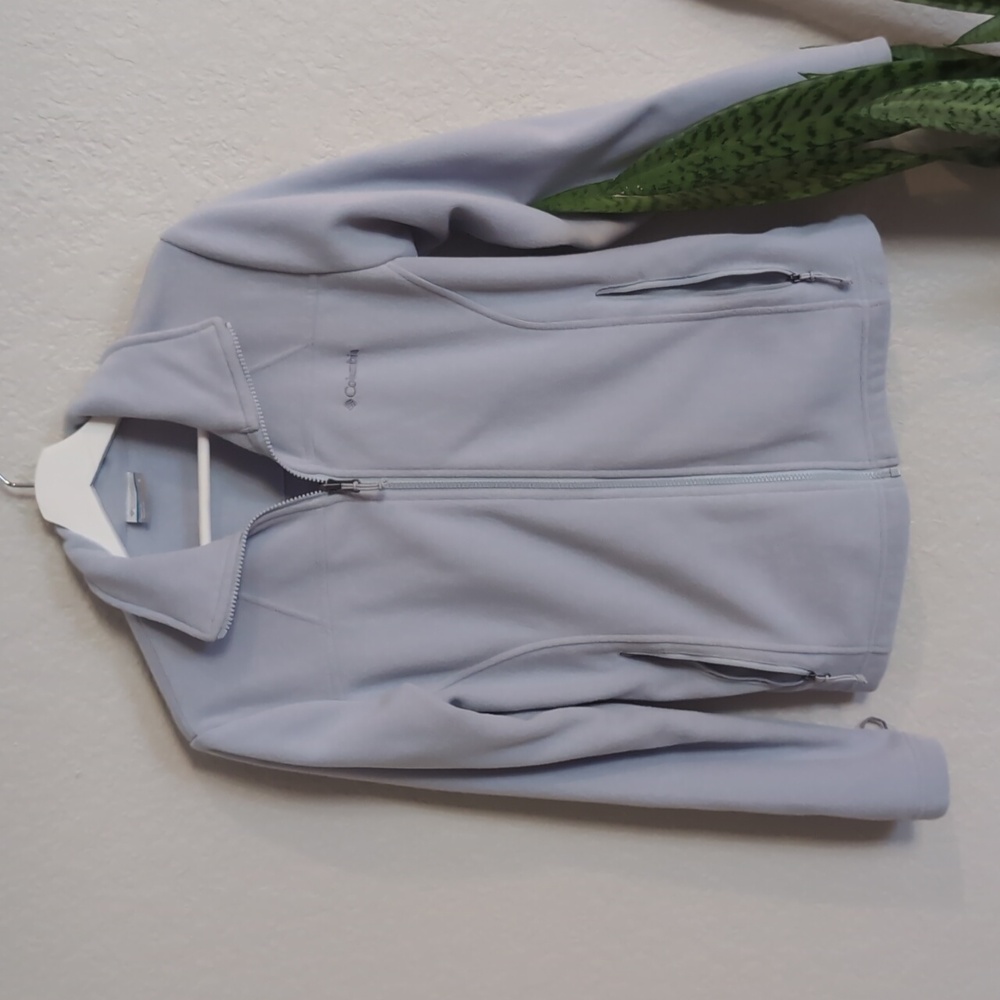Lavender gray Columbia Fleece jacket with zippered pockets, size Small